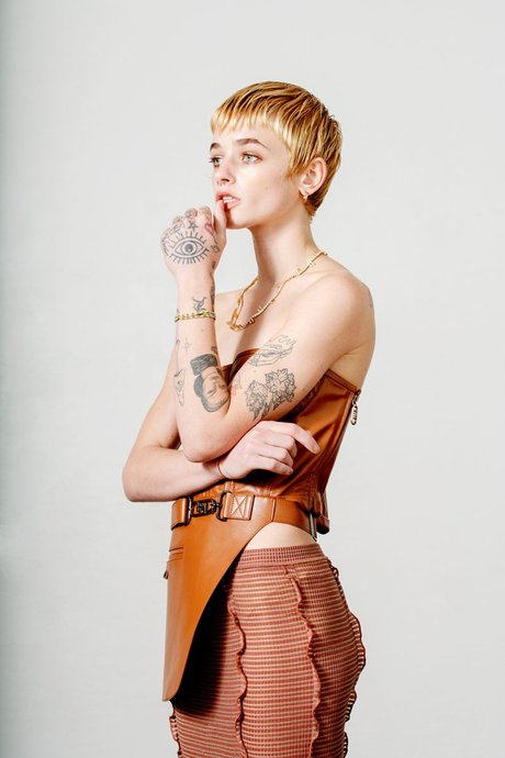 Esther McGregor star perfect photo