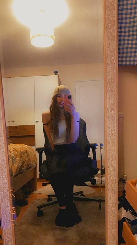 Fr3ddi nude model photo