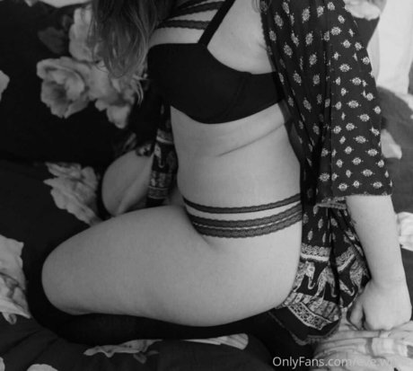 eve white top model photos