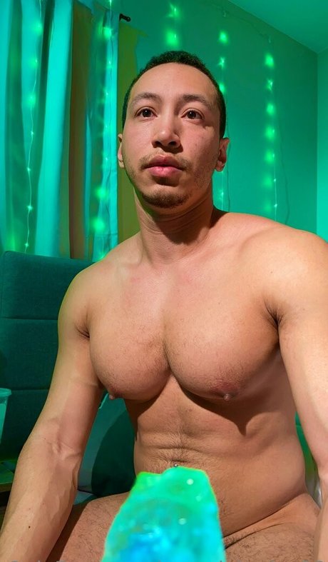 speedyhades28 pornographic model image