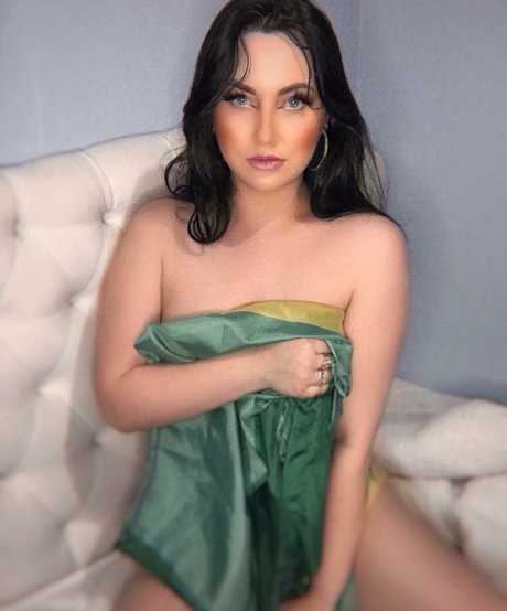 Luanna Tombini exclusive model gallery