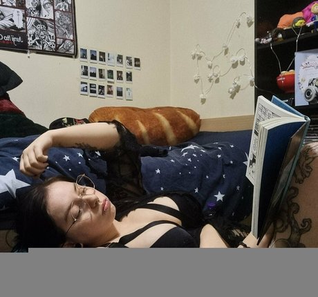 naughty nuka model top picture