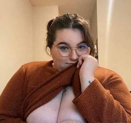 blynne1998 2 free model picture