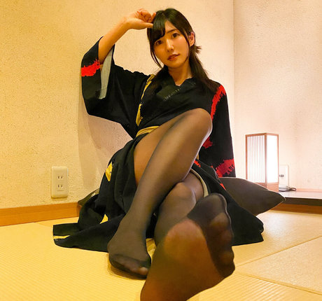 feet773ao model photos