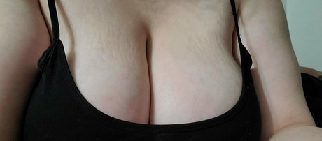 angelofwishes free page model top photo