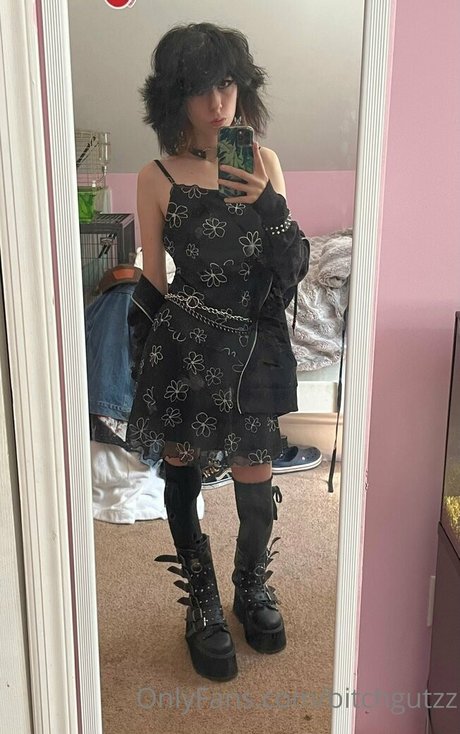 bitchgutzz model free photo