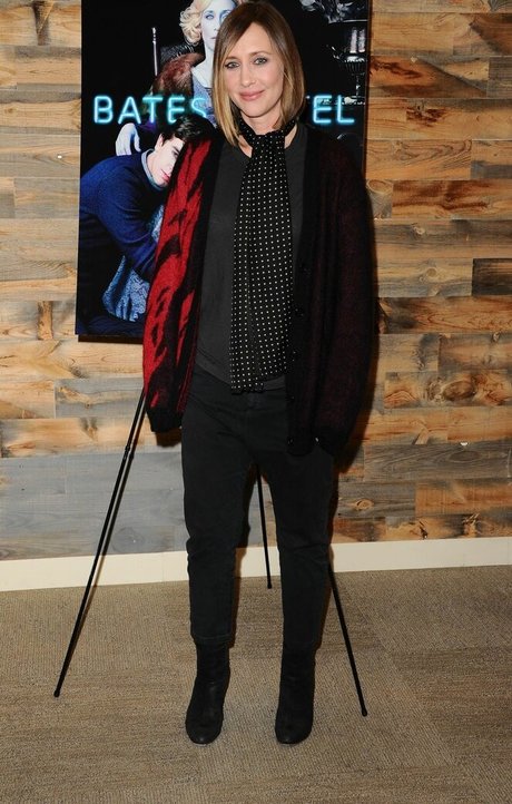 Vera Farmiga nude model pictures