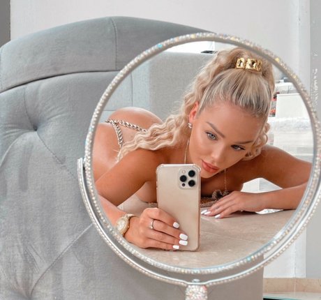 Emmy Russ pornstar sexy picture