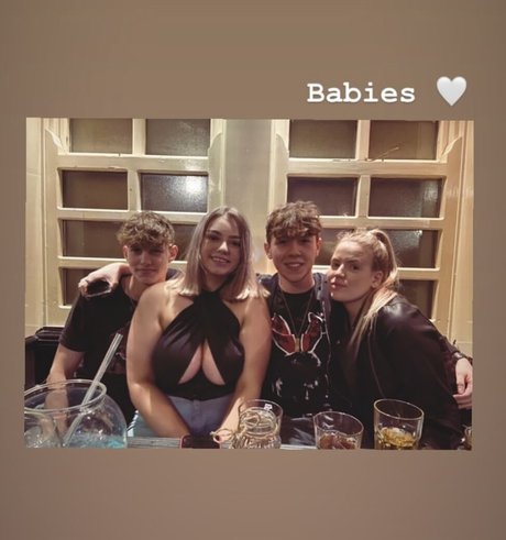 Hollie H top actress pics