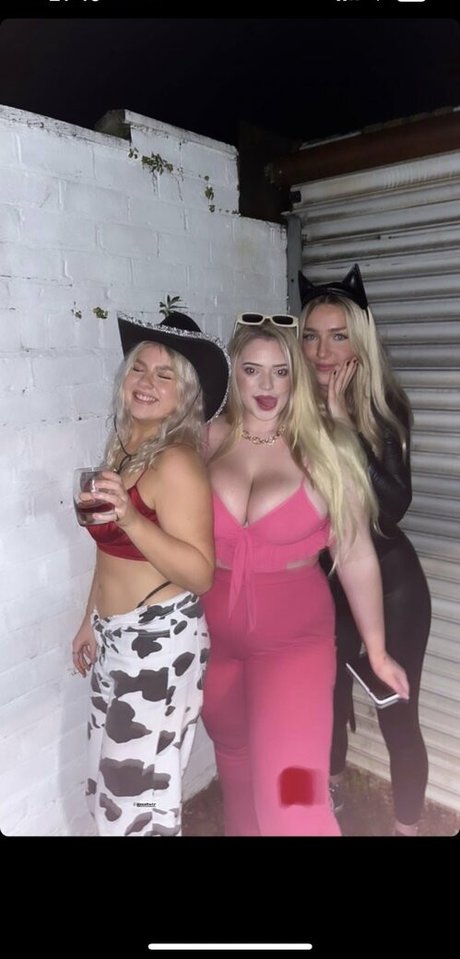 Hollie H nude actress galleries