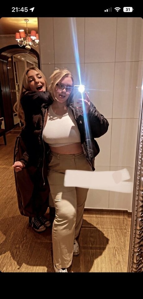 Hollie H star nudes archive