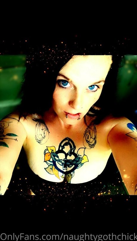 naughtygothchick star art pics