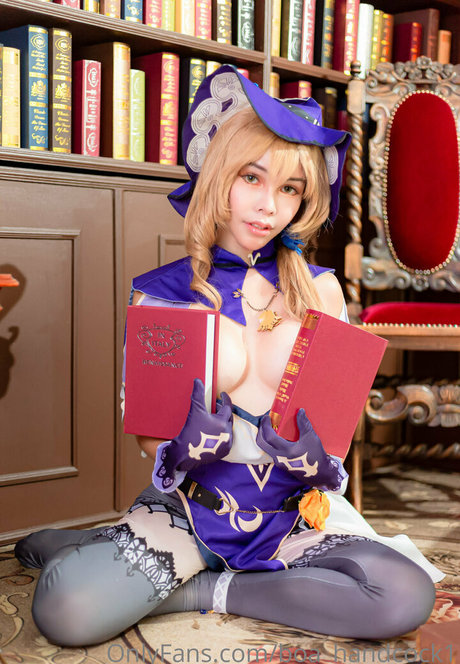 boa handcock1 exclusive model image