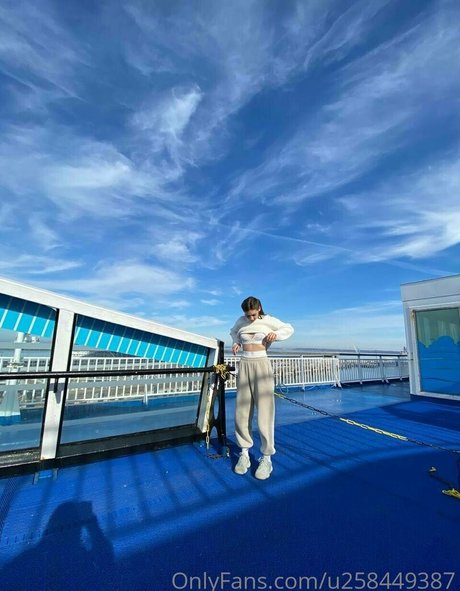 leona corona top star pictures