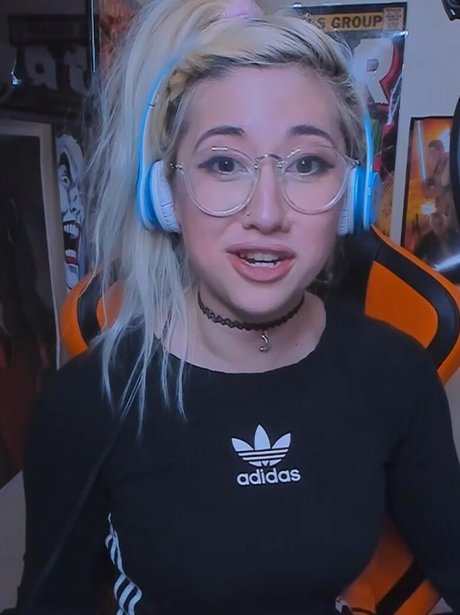 Sinneddonut nude model photo