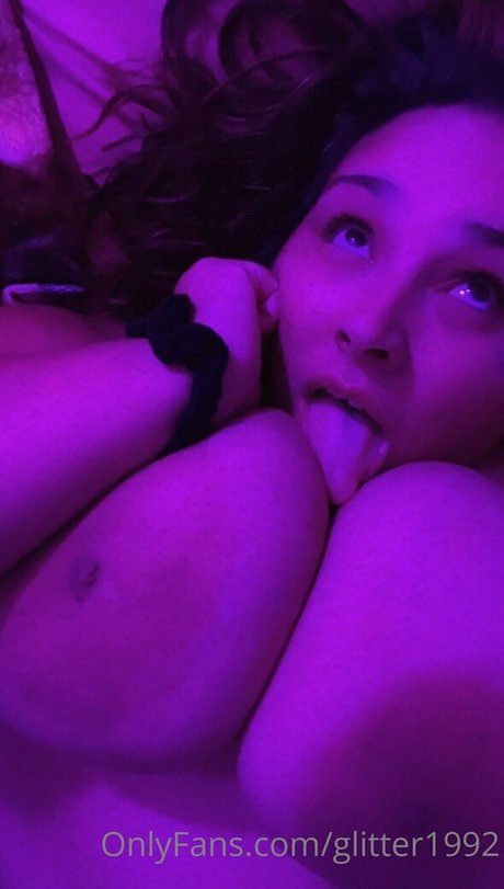 glitter1992 model hd pictures