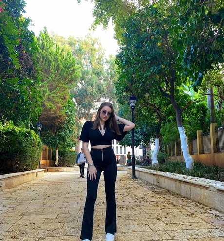 Shira Shabat model free img