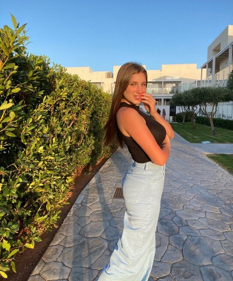 Shira Shabat star nude pic