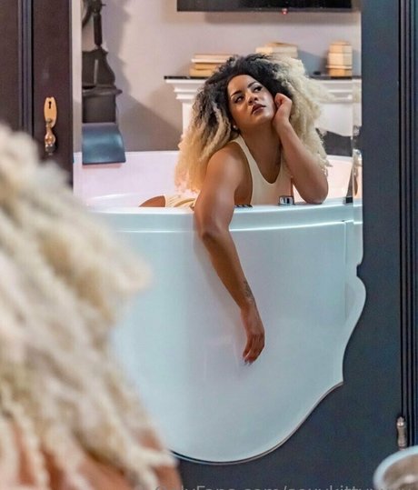 sexykittyxxxx model top picture