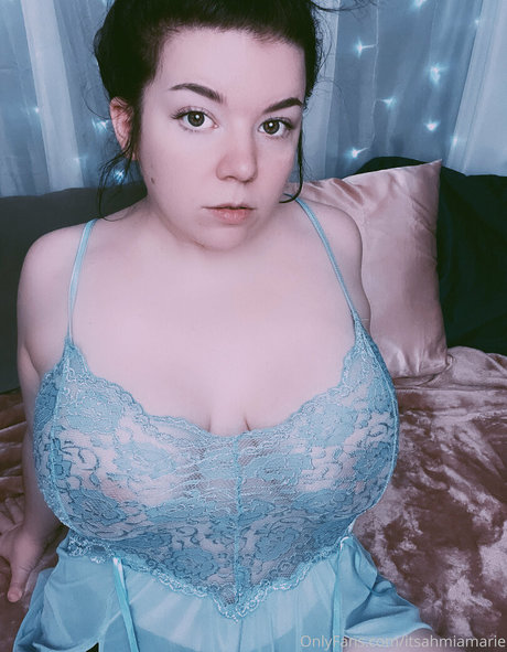 itsahmiamarie model galleries