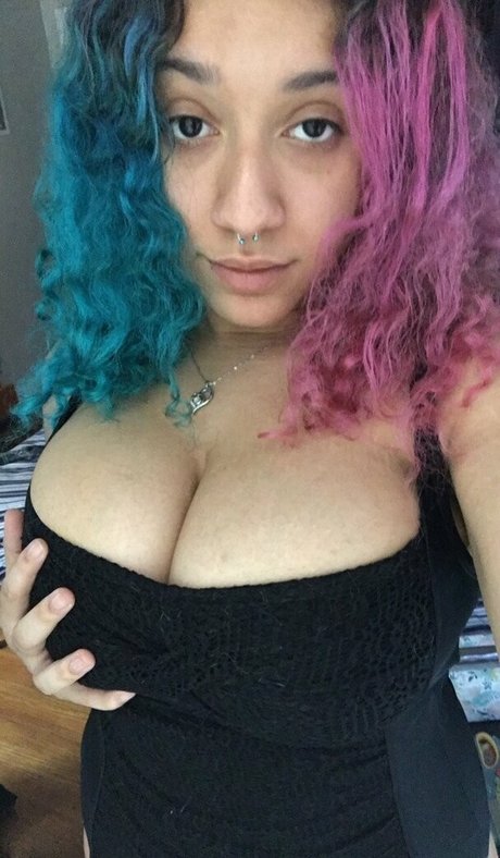 itselliemay model sexy pic