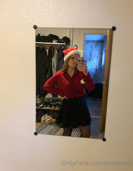 emelieoc art model image