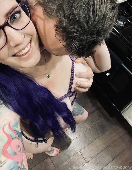 realpalesnowbunny model nice pictures