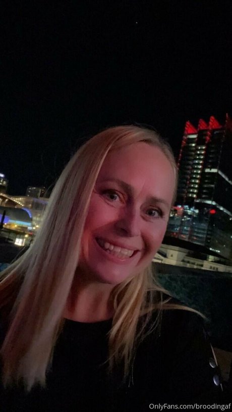 broodingaf model pretty pictures