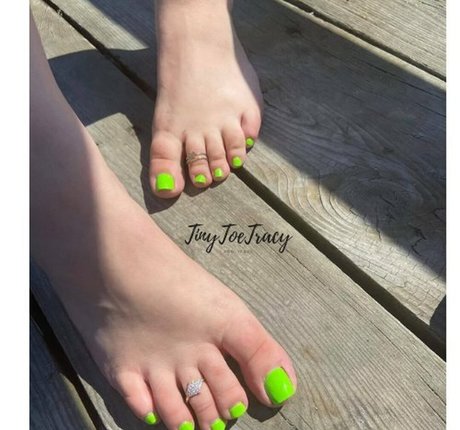 tinytoetracy hot actress picture