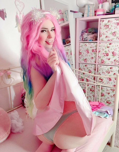 lealollyfree pornographic model picture