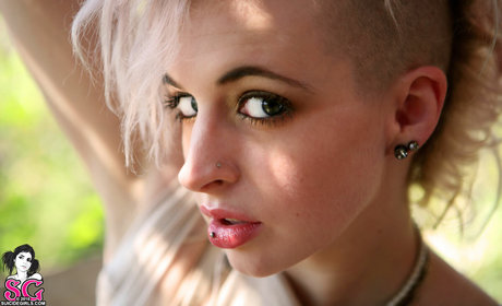 Mandy Morbid xxx model pics