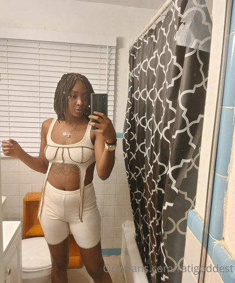 ratigoddest nude star photos