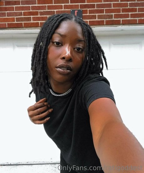 ratigoddest nude model pic