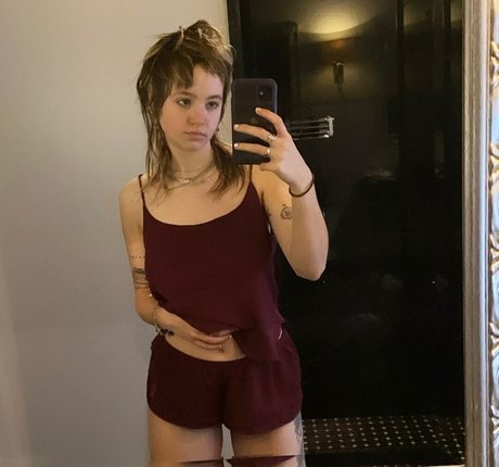 _femalien porn star img