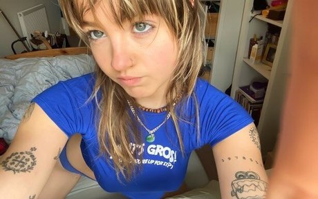 _femalien porn model pictures