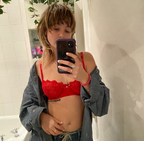 _femalien star hot picture