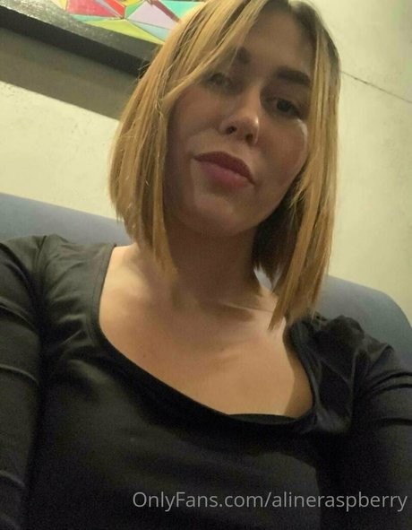 alineraspberry exclusive star photo