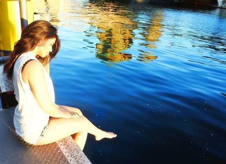 Mariedominique_ nude pornstar photo