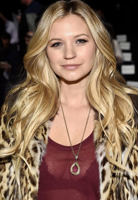 Vanessa Ray free actress img