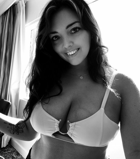 Vanessa Ray sex model picture