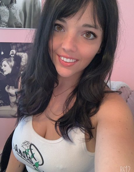 Vanessa Ray nudes model images