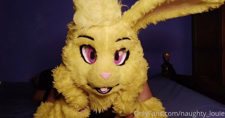 naughty louie hot actress pics