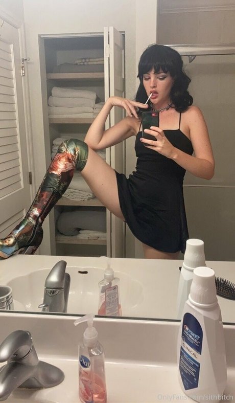 sithbitch pornstar naked pic
