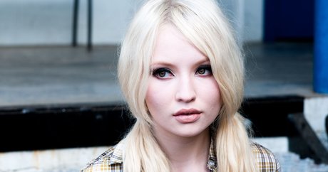 Emily Browning perfect model picture