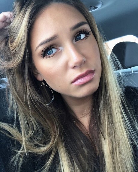 Cassandra Spano star pretty photos