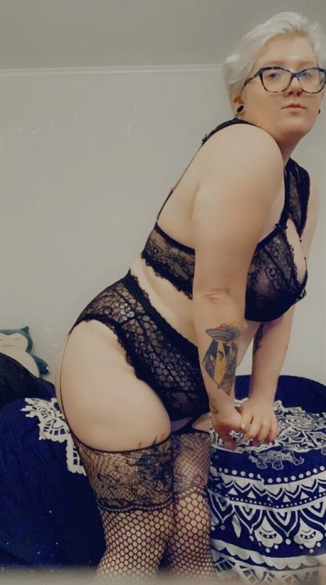 trippy isnt it naked model picture