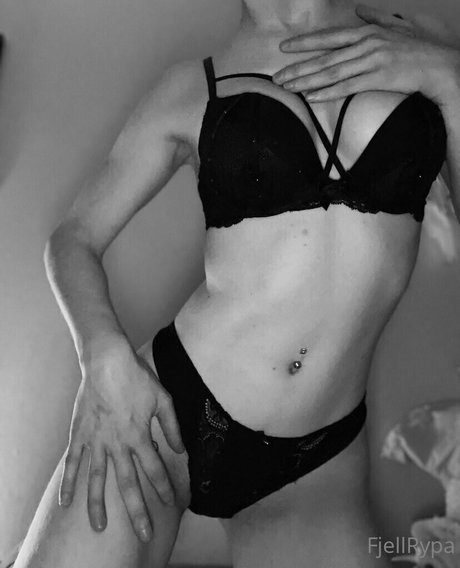 slow rida3 naked model image