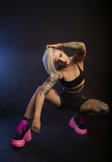 dicentra6 model exclusive pics