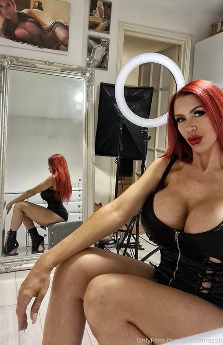 taniaamazon model naked img