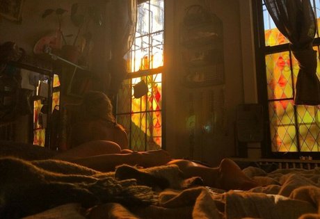 alittle vampy free actress pic